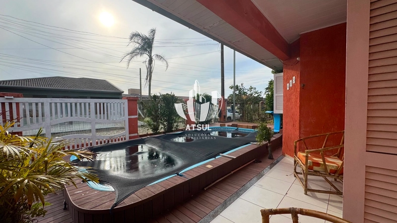 Casa à venda em Atlântida Sul: 2ª foto da galeria de imagens do imóvel