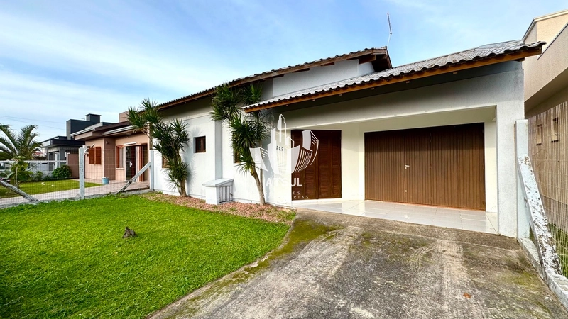 Casa à venda em Atlântida Sul: 1ª foto da galeria de imagens do imóvel