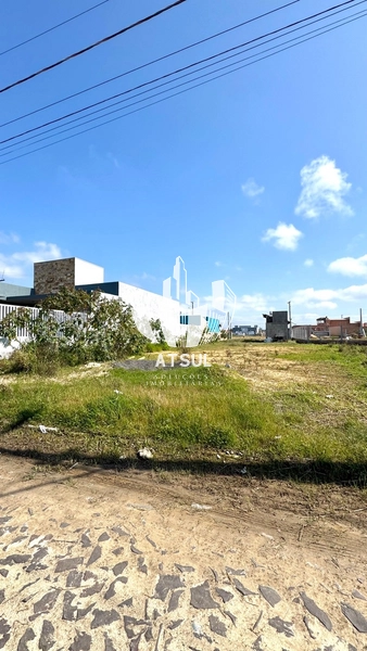 Terreno à venda em Atlântida Sul