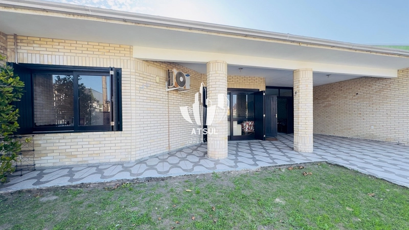 Casa à venda em Atlãntida Sul: 2ª foto da galeria de imagens do imóvel