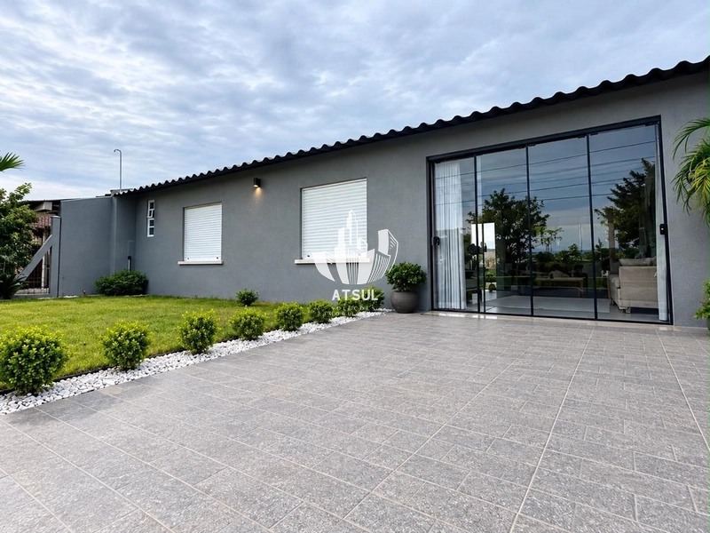 Casa à venda em Atlãntida Sul: 1ª foto da galeria de imagens do imóvel