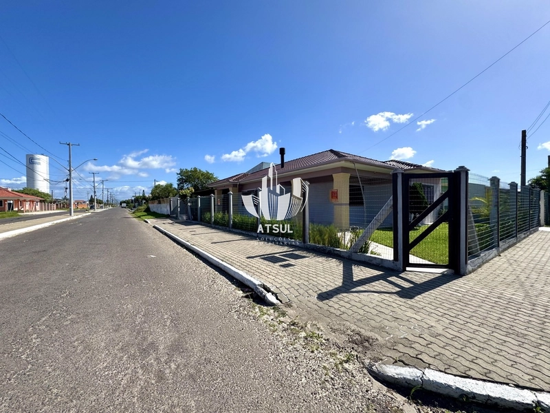 Casa á venda em Atlântida Sul: 1ª foto da galeria de imagens do imóvel