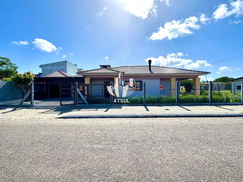 Casa á venda em Atlântida Sul: 2ª foto da galeria de imagens do imóvel