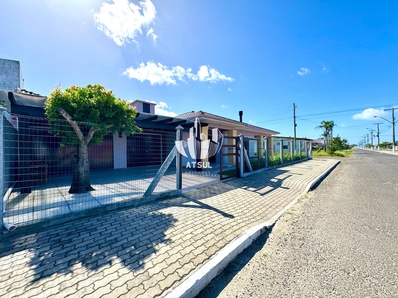 Casa á venda em Atlântida Sul: 3ª foto da galeria de imagens do imóvel