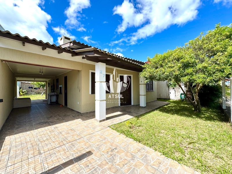 Casa à venda em Atlãntida Sul: 1ª foto da galeria de imagens do imóvel