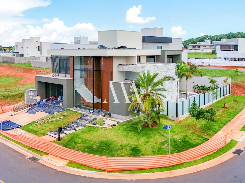 Residência de Esquina em Construção no Jardins França