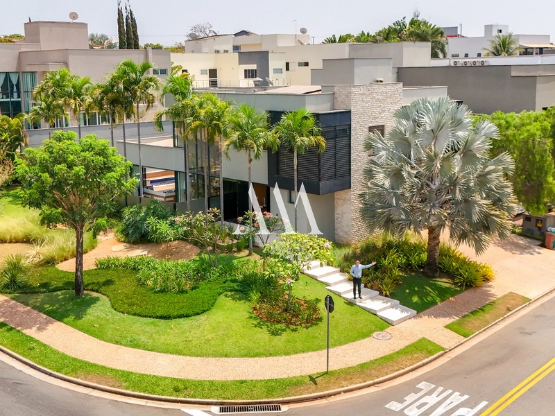 Moderna Residência de Esquina no Alphaville: 1ª foto da galeria de imagens do imóvel