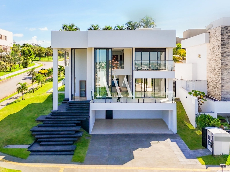 Residência de Esquina no Alphaville: 1ª foto da galeria de imagens do imóvel