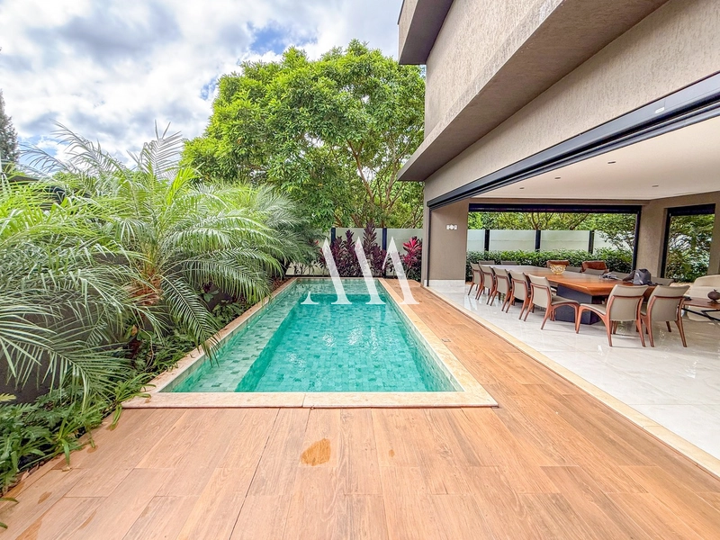 Luxuosa Residência de Esquina Mobiliada no Alphaville: 1ª foto da galeria de imagens do imóvel