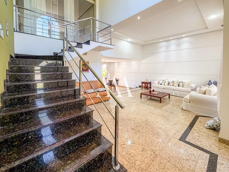 Casa Clássica Oportunidade no Alphaville: 3ª foto da galeria de imagens do imóvel