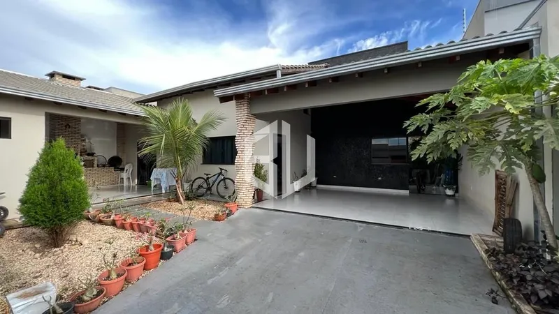 Casa com 3 dormitórios à venda, 156 m² por R$ 820.000,00