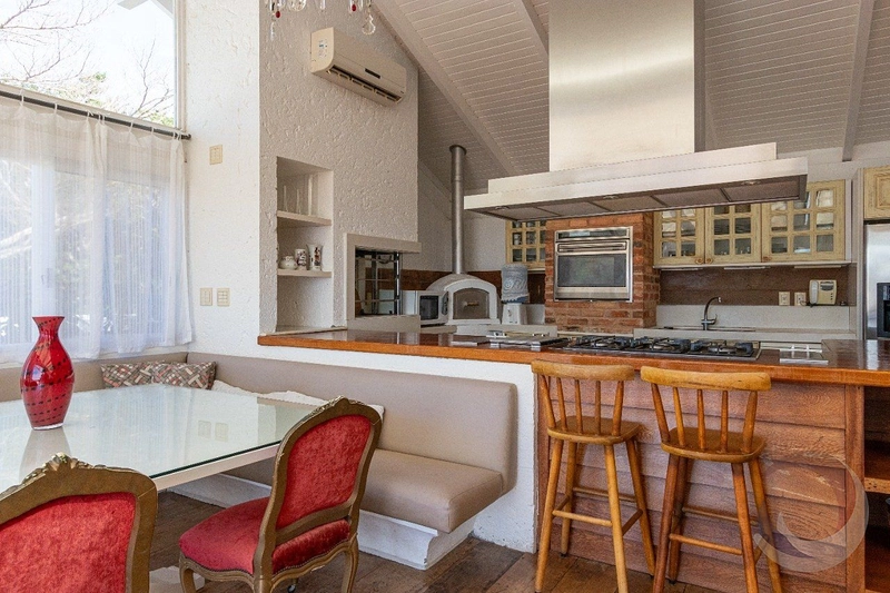 Belíssima Casa Estilo Neoclássico: 42ª foto da galeria de imagens do imóvel