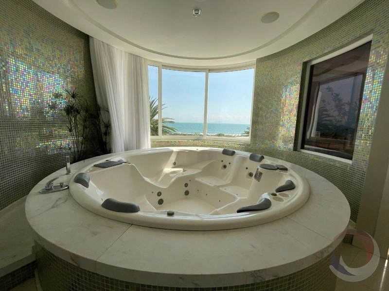 Casa Frente Mar 1102m2 privativos, com elevador - Jurerê Internacional: 14ª foto da galeria de imagens do imóvel