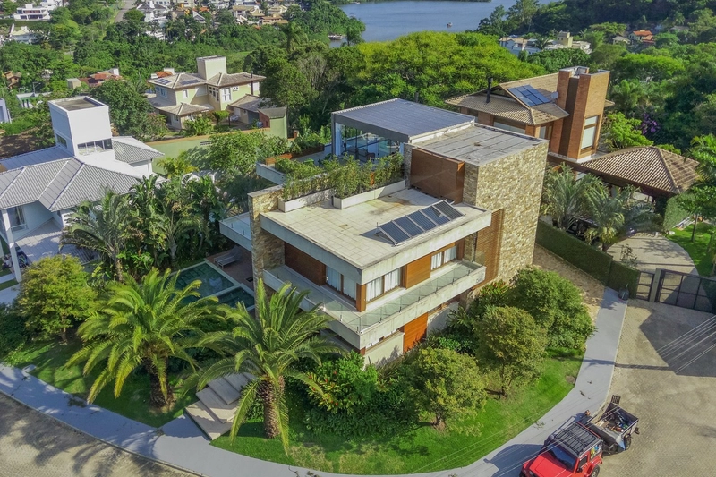 Maravilhosa casa em condomínio fechado na Lagoa da Conceição: 2ª foto da galeria de imagens do imóvel