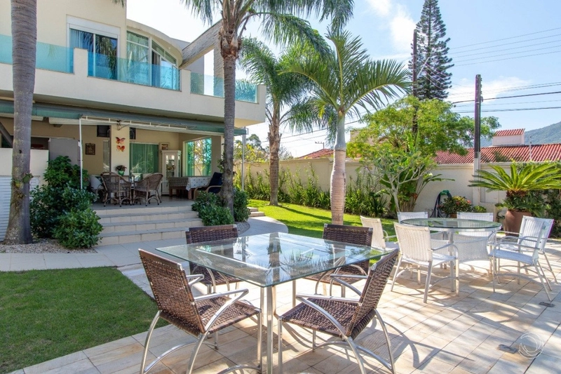 Bela Casa no Córrego Grande com 5 dormitórios: 16ª foto da galeria de imagens do imóvel