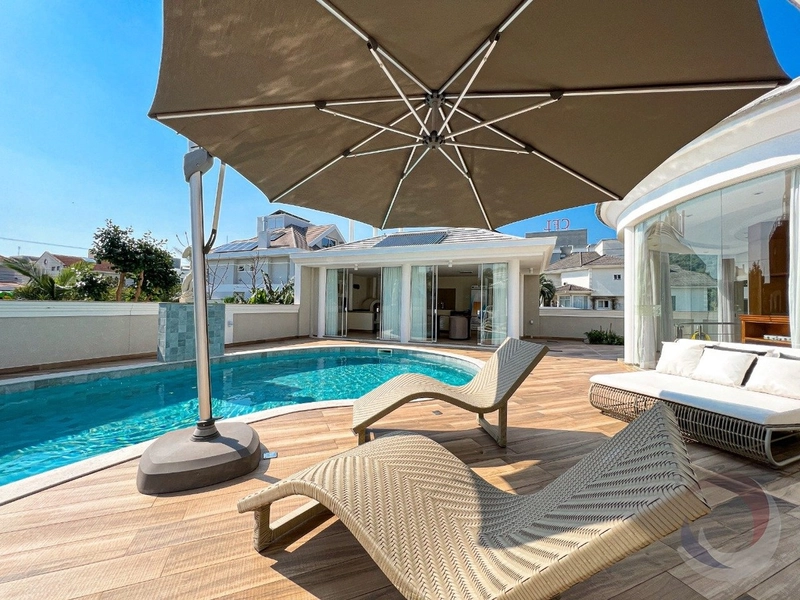 Espetacular casa de luxo à venda em Jurerê Internacional: 1ª foto da galeria de imagens do imóvel