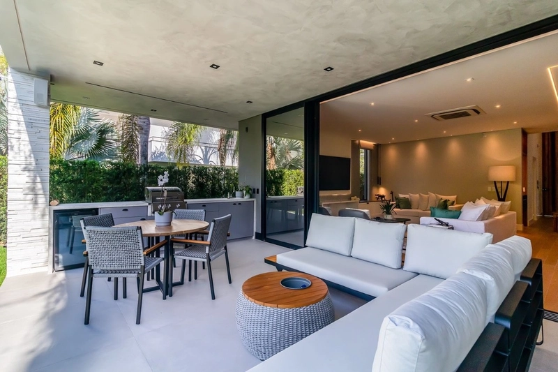 Casa de luxo com 4 suítes em Jurerê: 17ª foto da galeria de imagens do imóvel
