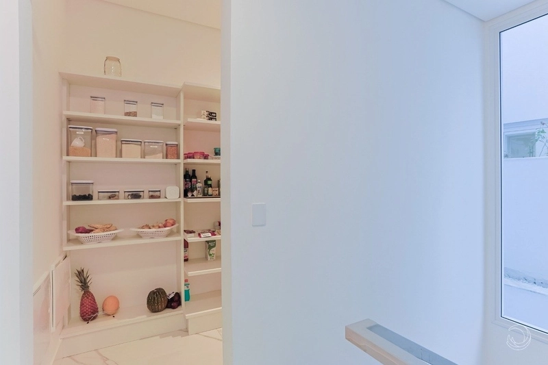 Belíssima casa em Jurere Internacional.: 31ª foto da galeria de imagens do imóvel
