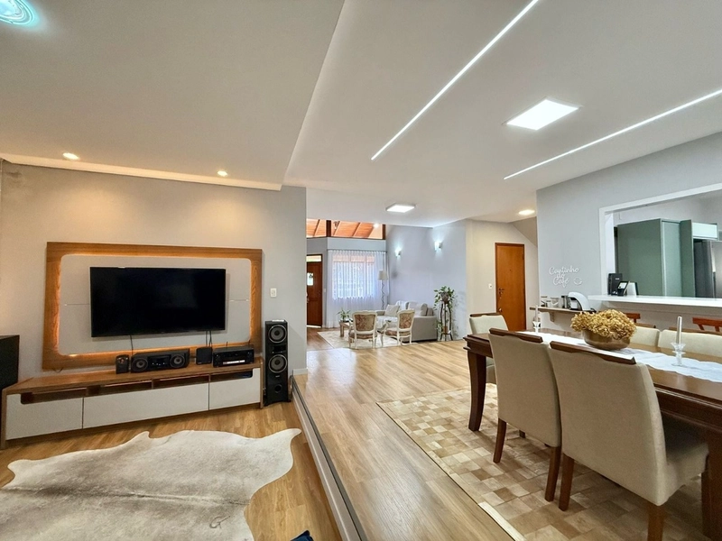 Casa 4 quartos Córrego Grande: 3ª foto da galeria de imagens do imóvel