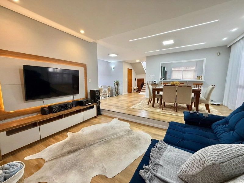 Casa 4 quartos Córrego Grande: 1ª foto da galeria de imagens do imóvel