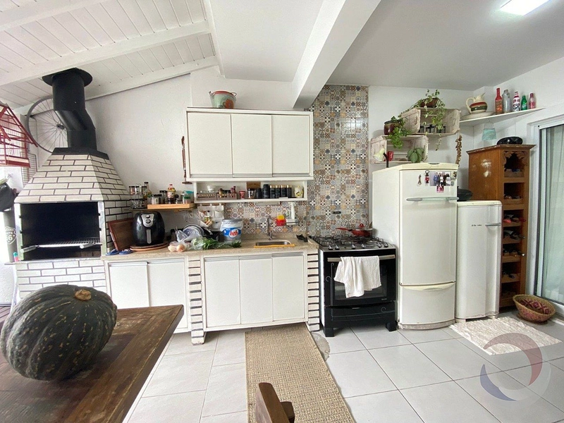 Casa 3 dorms Campeche: 7ª foto da galeria de imagens do imóvel