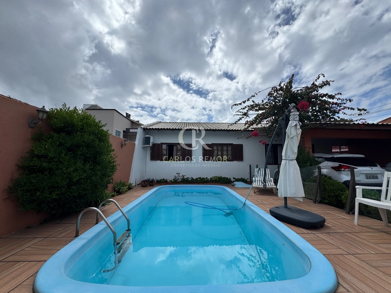 Casa com piscina 3 quartos no Mar Grosso - Rua Tito Castro