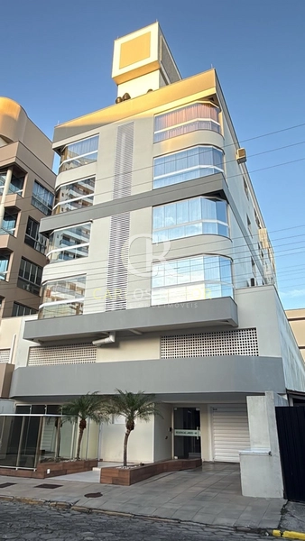 Apartamento mobiliado com 4 vagas de garagem e mais de 150m² de apto: 1ª foto da galeria de imagens do imóvel