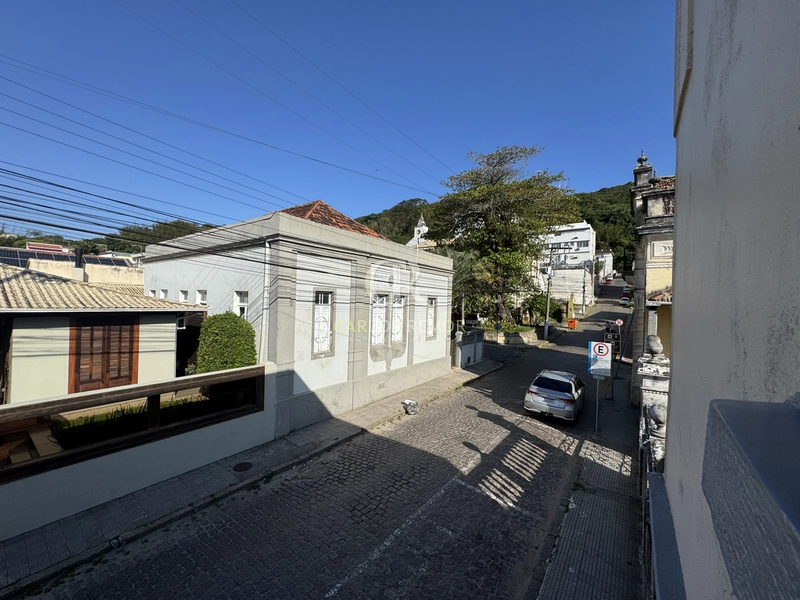 Casa de Dois Andares no Centro Histórico de Laguna/SC - garagem: 24ª foto da galeria de imagens do imóvel