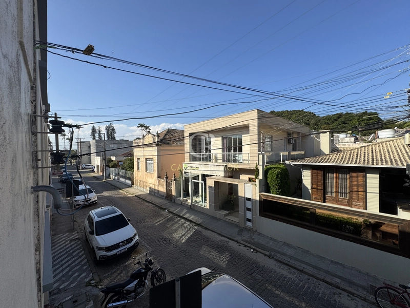 Casa de Dois Andares no Centro Histórico de Laguna/SC - garagem: 21ª foto da galeria de imagens do imóvel