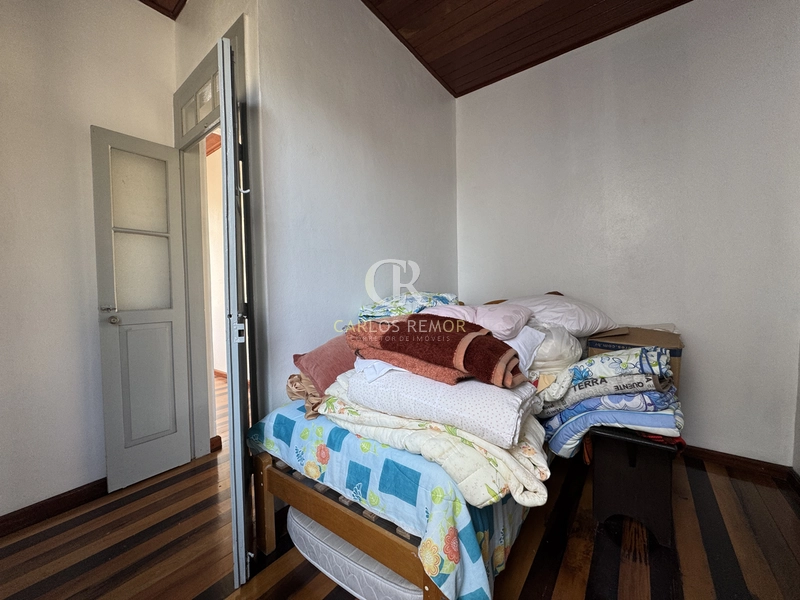 Casa de Dois Andares no Centro Histórico de Laguna/SC - garagem: 19ª foto da galeria de imagens do imóvel