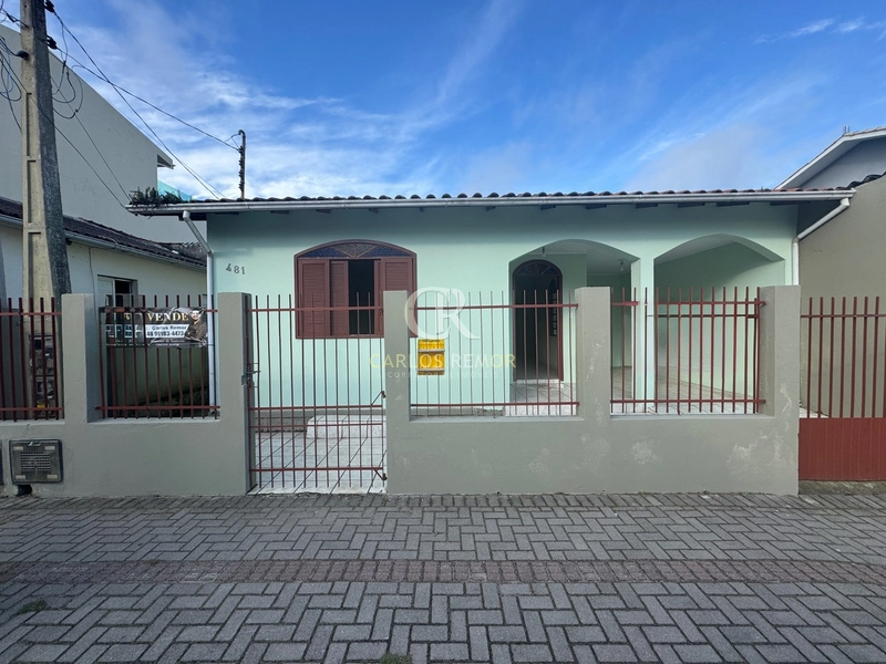 Terreno com Duas Casas na Av. João Pessoa, Bairro Magalhães, Laguna/SC