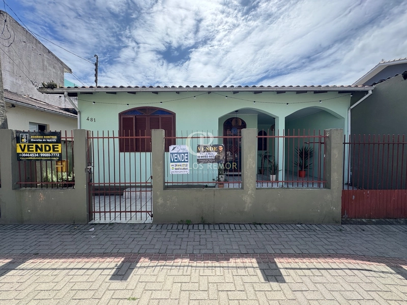 Terreno com Duas Casas na Av. João Pessoa, Bairro Magalhães, Laguna/SC: 1ª foto da galeria de imagens do imóvel