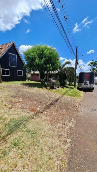 Terreno de Esquina a Venda: 1ª foto da galeria de imagens do imóvel