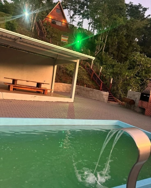 Chalé Mobiliado com Piscina Aquecida a 20 km do Shopping – Chapecó/SC: 1ª foto da galeria de imagens do imóvel