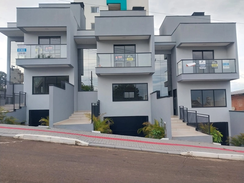Sobrados Triplex no Bairro Presidente Médice - Chapecó / SC: 5ª foto da galeria de imagens do imóvel