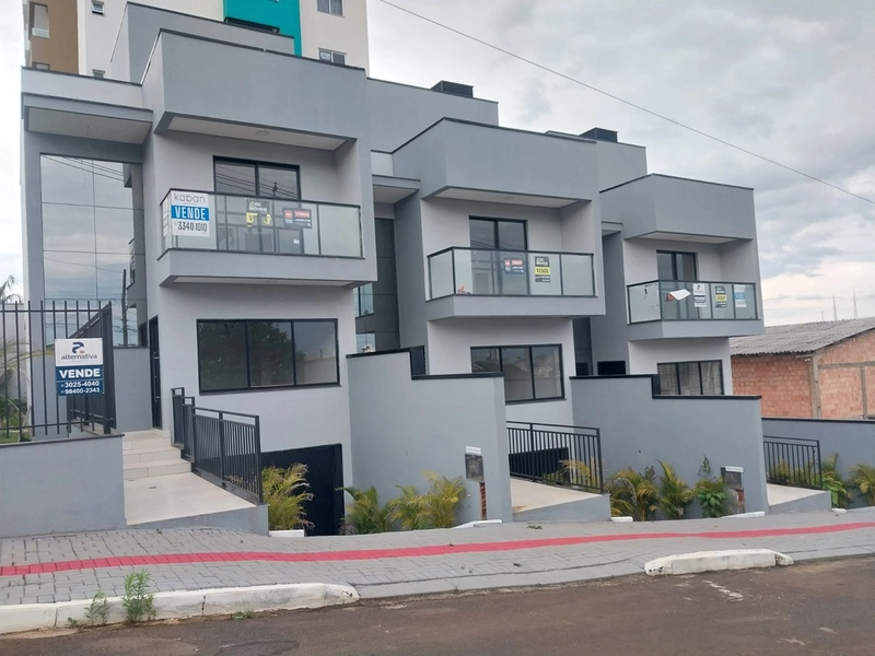 Sobrados Triplex no Bairro Presidente Médice - Chapecó / SC
