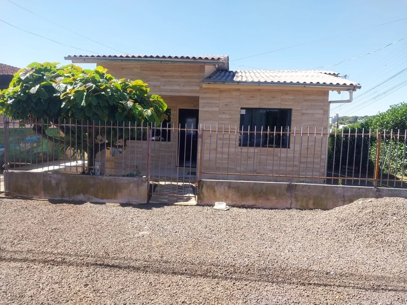 Casa em alvenaria em um terreno de esquina!: 6ª foto da galeria de imagens do imóvel