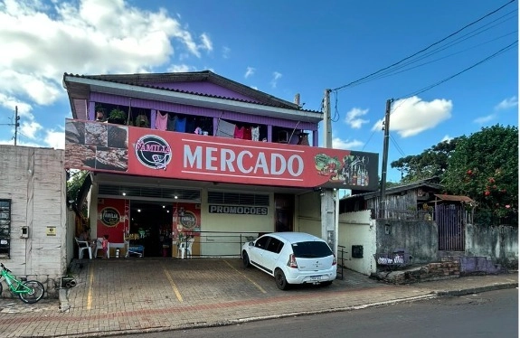 CASA  de dois pisos com MERCADO venda Bairro EFAPI - Chapecó-SC: 1ª foto da galeria de imagens do imóvel