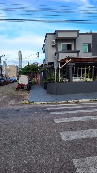 SOBRADO MODERNO À VENDA EM BALNEÁRIO CAMBORIÚ/SC: 7ª foto da galeria de imagens do imóvel