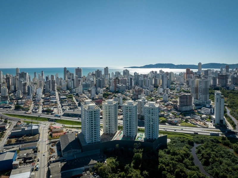 APARTAMENTOS À VENDA – ITAPEMA/SC: 2ª foto da galeria de imagens do imóvel
