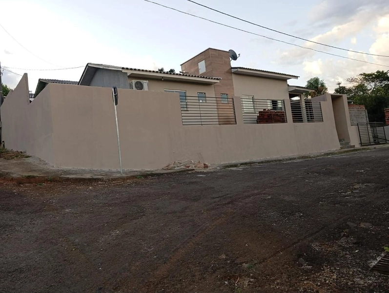 OPORTUNIDADE EM SÃO CARLOS/SC – CASA DE ESQUINA NO BAIRRO FRIGORÍFICO: 3ª foto da galeria de imagens do imóvel