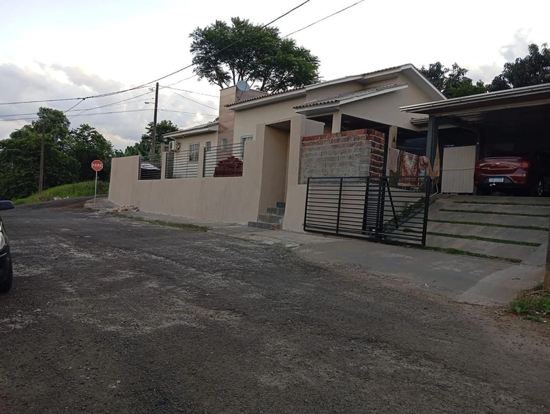 OPORTUNIDADE EM SÃO CARLOS/SC – CASA DE ESQUINA NO BAIRRO FRIGORÍFICO: 1ª foto da galeria de imagens do imóvel