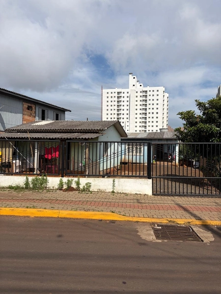 TERRENO COM 2 CASAS À VENDA – BAIRRO PINHEIRINHO | CHAPECÓ/SC: 5ª foto da galeria de imagens do imóvel