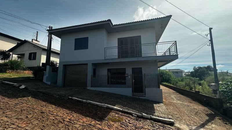 CASA NA AVENIDA BRASIL: 2ª foto da galeria de imagens do imóvel