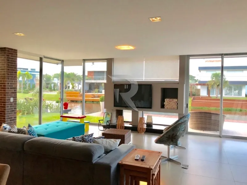 Malibu - Sobrado Beira Lago com belo deck: 9ª foto da galeria de imagens do imóvel