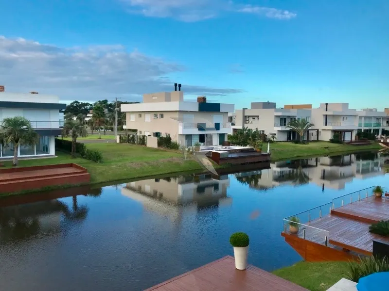 Malibu - Sobrado Beira Lago com belo deck: 15ª foto da galeria de imagens do imóvel