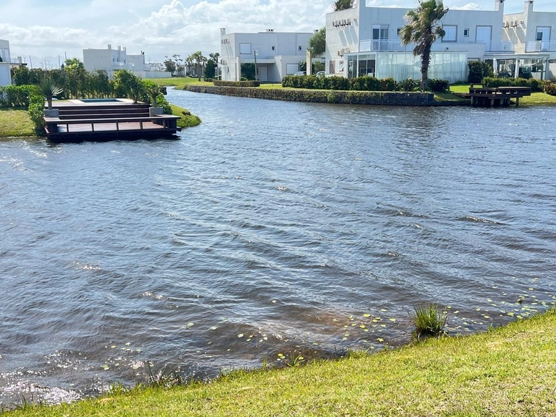 Sobrado à beira lago!: 47ª foto da galeria de imagens do imóvel