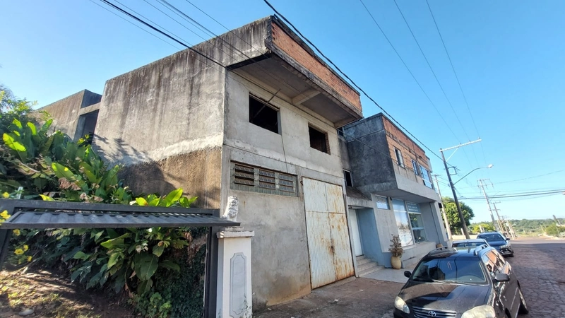 VENDE-SE PRÉDIO COM SALAS COMERCIAIS E APARTAMENTO: 3ª foto da galeria de imagens do imóvel