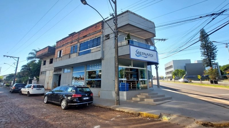 VENDE-SE PRÉDIO COM SALAS COMERCIAIS E APARTAMENTO: 4ª foto da galeria de imagens do imóvel