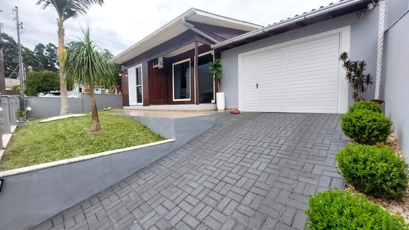 VENDE-SE LINDA CASA COM OTÍMA LOCALIZAÇÃO EM SEBERI !